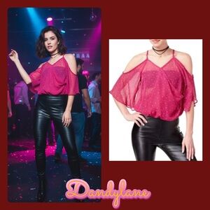 The Edit By seventeen cold shoulder star top size XS